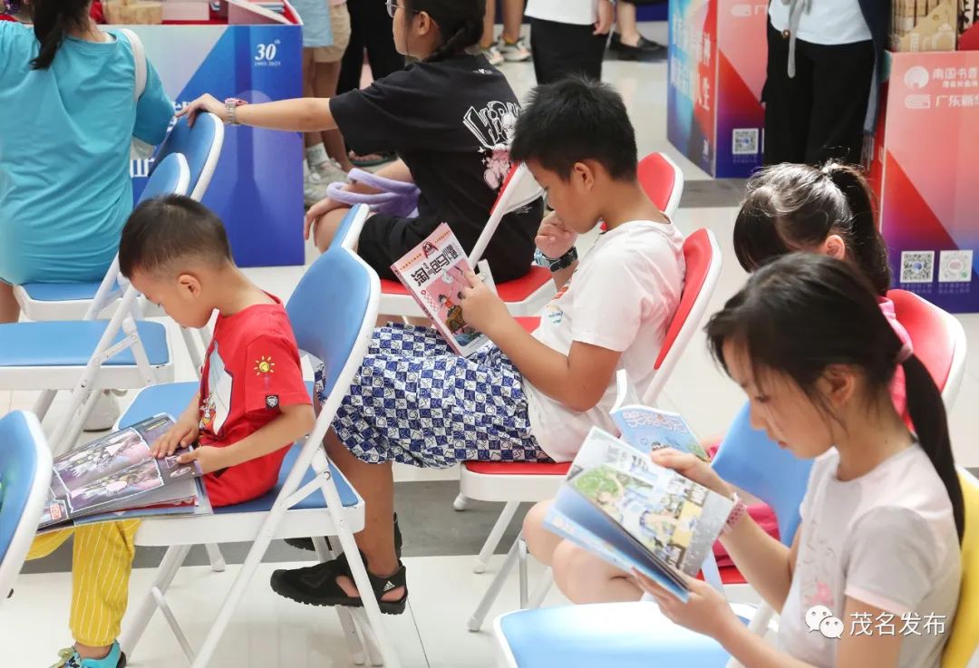 书香节期间，茂名掀起全民阅读的高潮。茂名日报社全媒体记者 岑稳 摄